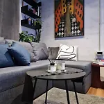 Center Urban شقة تيرانا